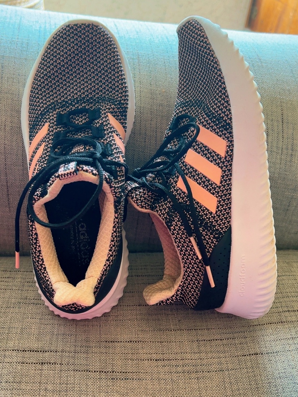 adidas Cloudfoam Black & Pink Sneakers – Women’s 7.5